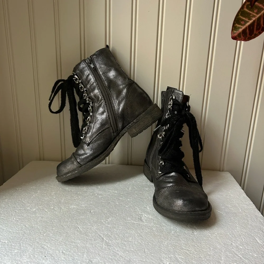 Dolce Vita kids metallic combat boots zipUp sides lace up chain links size 2